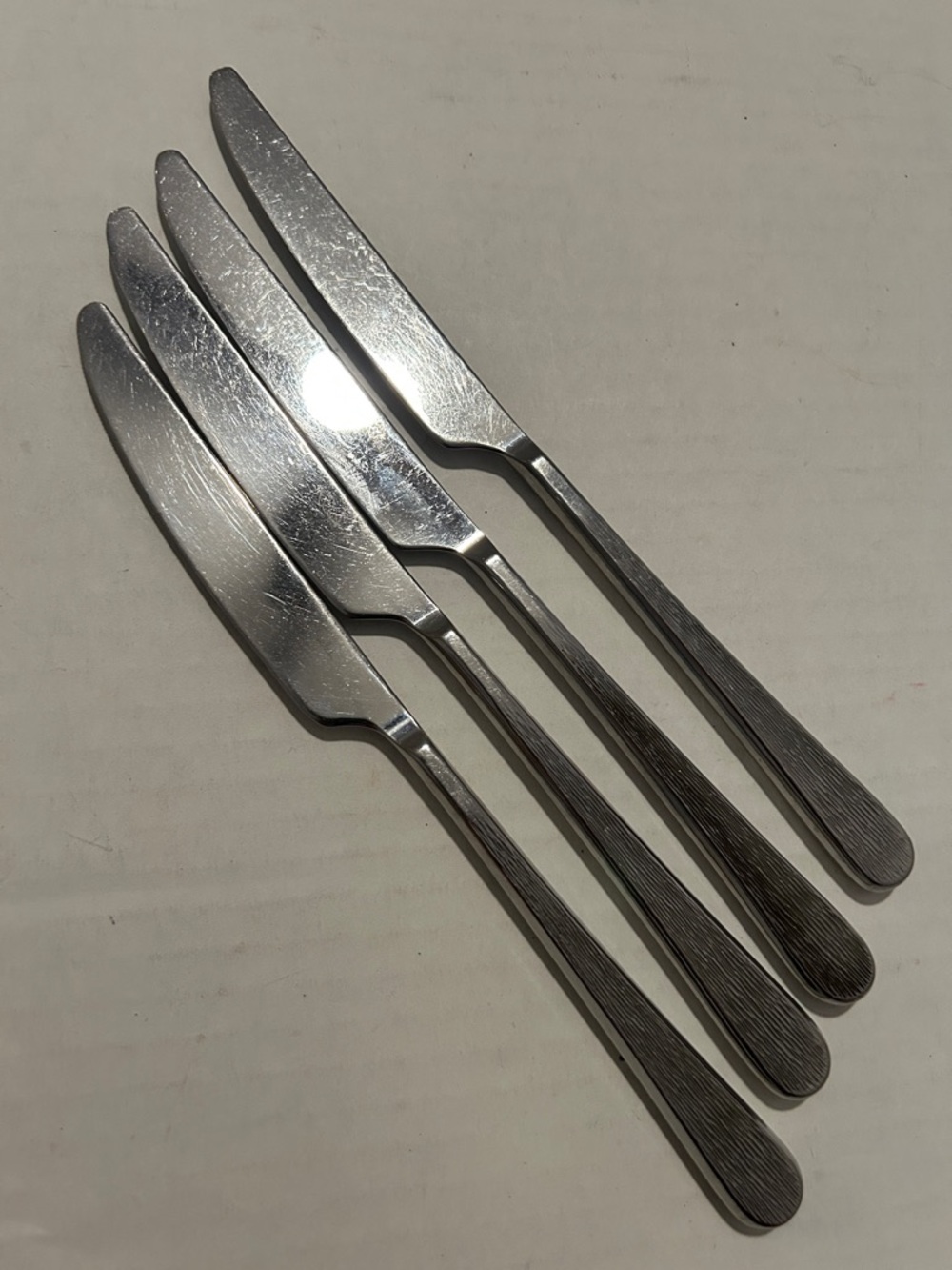 Robert Welch 4 dinner knives flatware